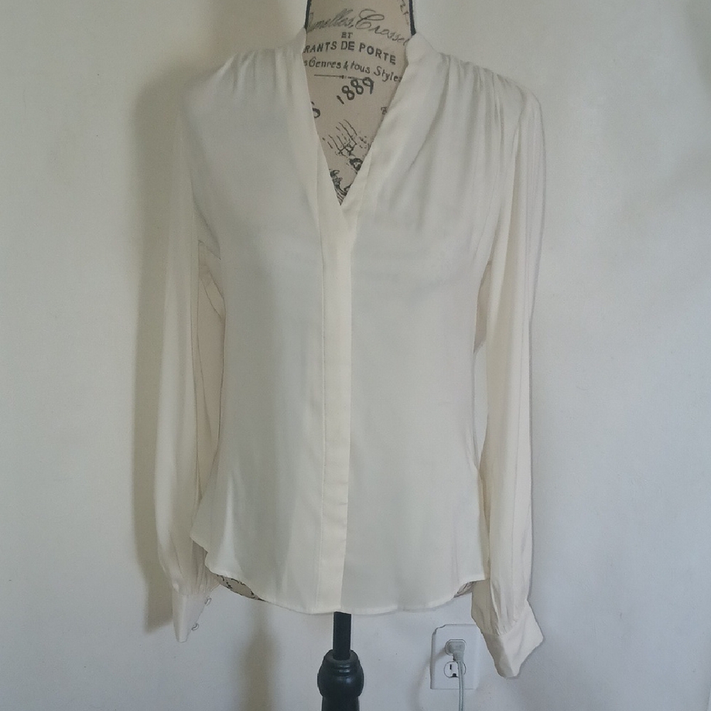 Express Women's Portofino Top Hidden Buttons Cream V-Neck Blouse Size XS